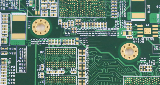 PCB板上的小孔是干嘛的